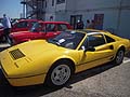 Non mancano le auto sportive come questa Ferrari dalla livrea di colore giallo