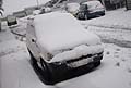 Fiat Panda con neve. Strade innevate, cumuli sui marciapiedi, natura imbiancata, niente sembra essere pi quello di prima