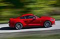 Disponibile sia in versione fastback che convertible, la nuova Mustang GT rientra nella strategia del brand ovale, che punta a collocare sul mercato ben 25 nuove vetture nei prossimi cinque anni.
