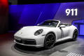 Per la famiglia della 911, troviamo la 911 Carrera disponibile anche con trazione integrale e nelle versioni Coup e Cabriolet