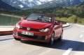 Gli allestimenti prevedono di serie climatizzatore automatico e sistema audio RCD 210. La Golf GTI Cabriolet dispone inoltre di serie della funzione Easy Entry per i sedili anteriori che facilita lingresso per gli occupanti dei sedili posteriori.