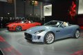 La Jaguar F Type rinnova continua quel rinnovamento dellimmagine del marchio gi iniziato con notevole successo dalla Jaguar XF e dalla XJ.