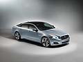 Rivitalizzata per essere sempre appetibile dallesclusiva e selezionatissima clientela, la Jaguar XJ MY 2014 rappresenta lultima di una lunga serie di lussuose berline sportive del brand dOltremanica.