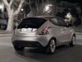 Sulla passerella sfila anche la nuova Lancia Ypsilon, presentata in tre esemplari: Gold 1.3 Multijet da 95 CV, Platinum 0.9 TwinAir da 85 CV con cambio robotizzato e 1.2 da 69 CV Black&Red. 