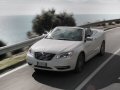 Quintessenza del piacere di guida open air con 4 posti veri, Lancia Flavia  proposta in abbinamento al brillante propulsore a benzina 2,4 litri da 170 CV con cambio automatico a 6 marce. 