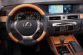 La Lexus GS 450h, punto di riferimento della gamma, oltre ad assicurare ottime prestazioni e dinamiche di guida, garantisce consumi ridotti del 23%.