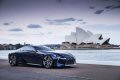 Sotto la elegante vernice blu, la LF-LC offre materiali e tecnologie molto avanzati e un design unico, anticipando gli elementi stilistici della futura gamma Lexus. 