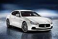 La Maserati Ghibli, anticipata da alcuni scatti diffusi dal marchio del lusso italiano, rappresenta la nuova berlina a quattro porte di fascia premium del segmento E.