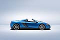 La McLaren 650S Spider MSO si distingue per la particolare livrea Cerulean Blue, in felice contrasto con i particolari in carbonio della carrozzeria. 