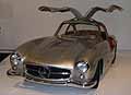 Mercedes-Benz 300SL Gullwing coup del 1955 si distingue per un design innovativo e iconico, esposizone esclusica di Ralph Lauren in mostra a Parigi 