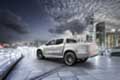 Il Concept X-CLASS stylish explorer, con la sua elegante vernice bianca metallizzata, reinterpreta la filosofia del design Mercedes. 