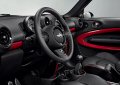 La MINI John Cooper Works Paceman accelera da 0 a 100 km/h in solo 6,9 secondi. Nel ciclo di prova combinato i consumi sono pari a 7,4 litri di carburante per 100 km. 