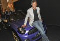 MINI Life Ball 2012  stata realizzata sulla base della Cooper S Roadster e presenta una livrea Deepest Purple opaca con stripes dorate.