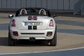 Le dotazioni includono anche servosterzo elettromeccanico con regolazione della stabilit di guida DSC (Dynamic Stability Control) di serie, modalit di trazione DTC (Dynamic Traction Control) ed EDLC (Electronic Differential Lock Control). 
