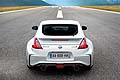 La nuova 370Z NISMO offre nuovi cerchi in lega Rays da 19 pollici con finitura in colore nero e silver.