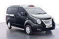  Ridisegnato per essere immediatamente riconoscibile come uno dei black cabs londinesi, Nissan NV200 adotta soluzioni estetiche e funzionali specifiche per le esigenze del trasporto cittadino. 