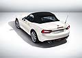 La Fiat 124 Spider  disponibile in due allestimenti, 124 Spider e Lusso