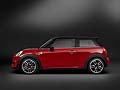 La nuova MINI John Cooper Works  equipaggiata di serie con un assetto sportivo e trae vantaggio dallaffidabile asse anteriore MacPherson ed asse posteriore multilink. 