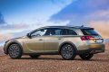 Uno spirito pi avventuroso caratterizza la versione Country Tourer di Opel Insignia, elegante station wagon dedicata alla famiglia e al lavoro
