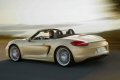 Evoluta, quindi, ma con qualche reminescenza della sorella 911, fresca di un nuovo abito sartoriale, la nuova Porsche Boxter adotta nel frontale i fari e luci diurne a LED di nuovo disegno, provenienti direttamente dalla sorella.