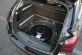 Opel prevede una pratica soluzione per lalloggiamento del serbatoio del gas, integrato nella sede della ruota di scorta. 