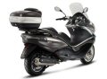 Oltre alla versione standard il nuovo Piaggio X10  disponibile nellallestimento Executive, che offre in pi anche il sistema ABS e lASR. 