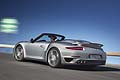 A seconda della potenza erogata la 911 Turbo Cabriolet scatta da 0 a 100 km/h in 3,5 o 3,2 secondi e raggiunge, in entrambe le versioni, la velocit massima di 318 km/h.