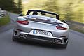 A bordo le caratteristiche estetiche restano inalterate e ricalcano fedelmente quelle presenti sulla versione 911 Turbo Coup.