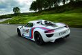 Porsche 918 Spyder si distingue soprattutto per le prestazioni regalate da un sistema ibrido in grado di garantire fino a 770 CV di potenza massima.