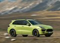 A met strada tra la Cayenne S e la Cayenne Turbo, la Porsche Cayenne GTS aspira a dominare il mercato grazie alle sua accresciuta sportivit, promettendo senza deludere grande divertimento alla guida. 