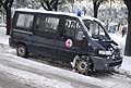 Pulmanino Croce Rossa con catene da neve