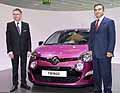 Carlos Tavares, Chief Operating Officer e Carlos Ghosn, Chairman and Chief Executive Officer vicino alla New Renault Twingo