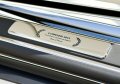 Si chiude la kermesse olimpica e i colpi di scena non mancano nella cerimonia di chiusura, dove sfilano tre elegantissime Rolls-Royce Phantom Drophead Coup Series II, caratterizzate da un nuovo badge identificativo e da una livrea English White. 