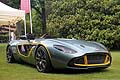  Aston Martin CC100 Concept presenta unarchitettura speedster, una vettura veloce due posti ad alte prestazioni.