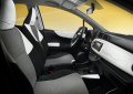 Toyota Yaris Trend presenta uno schema cromatico interno Black & White con un accento di Ocra, per garantire un aspetto pulito ed elegante. 