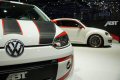 Il tuner tedesco Abt si distingue per l’interpretazione della Volkswagen up!, che ora adotta un bodykit sportivo, caratterizzato dalle bande di colore rosso e nero applicate sulla carrozzeria bianco perla. 
