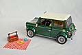 Dallagosto 2014,quindi,una Mini classica sar disponibile come kit di LEGO da 1.077 pezzi, offrendo un autentico divertimento di costruzione e di guida a tutti gli appassionati dei popolari mattoncini LEGO e della leggendaria automobile.