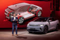 La dotazione di serie della Volkswagen ID.4 GTX, comprende display touch con diagonale fino a 12 pollici, sistema di comando vocale, ID.Light, volante multifunzione con comandi touch