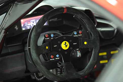 Ferrari - Volante della Ferrari 458 Challenge