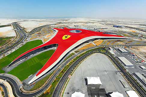 Ferrari - Panoramica dellalto Ferrari World Abu Dhabi