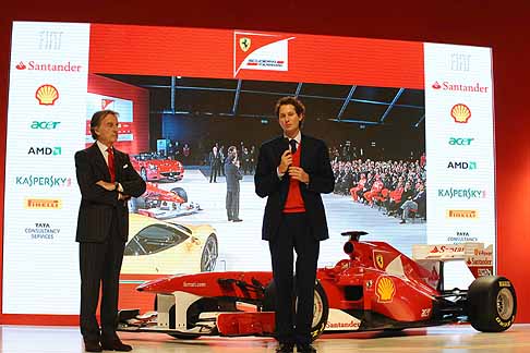 Ferrari - F150 con John Elkann al microfono