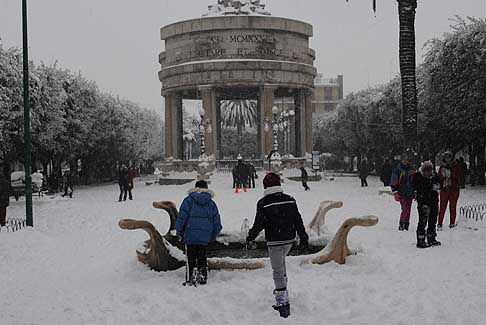 Acquaviva delle Fonti - Acquaviva delle Fonti, Piazza Vittorio Emanuele innevata a capodanno