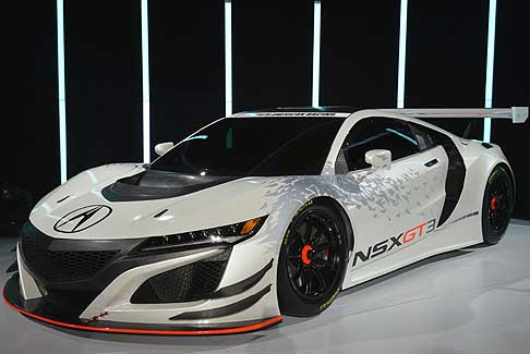 Purosangue a Confronto - Acura NSX GT3 Race Car NSX esporta al NY Auto Show 2016