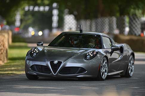 Alfa Romeo - Alfa Romeo 4C in pista a Goodwood 2013