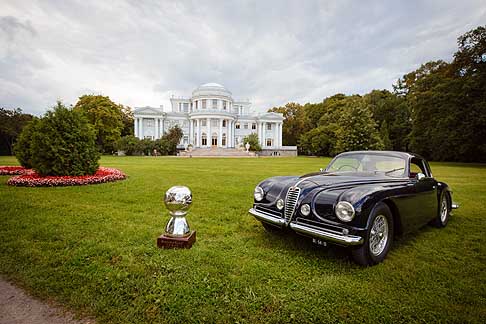 Concorso di eleganza - Alfa Romeo 6C 2500 SS coup Touring Superleggera premiata Best of Show e il Yelagin Palace