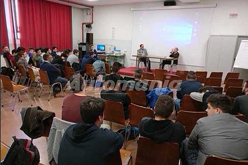 Ipsia F.lli Taddia di Cento - Alternanza Scuola Lavoro, formazione sui Motori da Competizione in Aula Magna dellIPSIA F.lli Taddia di Cento, Ferrara