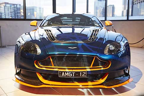 Aston Martin - Arton Martin AM-GT 12 hypercar in partnership con Red Bull