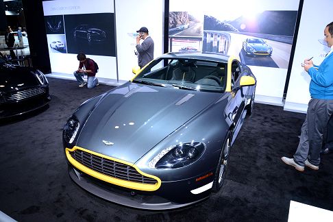 Aston Martin - Aston Martin V8 Vantage GT calandra con motore motore V8 aspirato