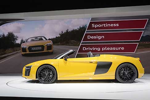 Audi - Audi R8 Spyder V10 si presenta come una vera supersportiva intuitiva e futuristica dal design elegante in grado di esprimere un dinamismo open air benchmark nel segmento