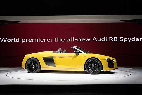 Audi - Audi R8 Spyder V10 super sportiva leggera, performante e dal look filante